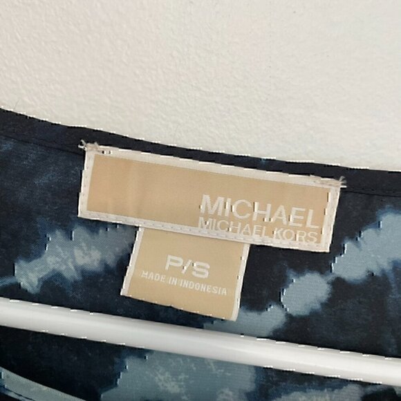 MICHAEL MICHAEL KORS Navy Blue Tie Dye Satin 3/4 Sleeve Roll Tab Blouse PETITE S - Picture 6 of 13